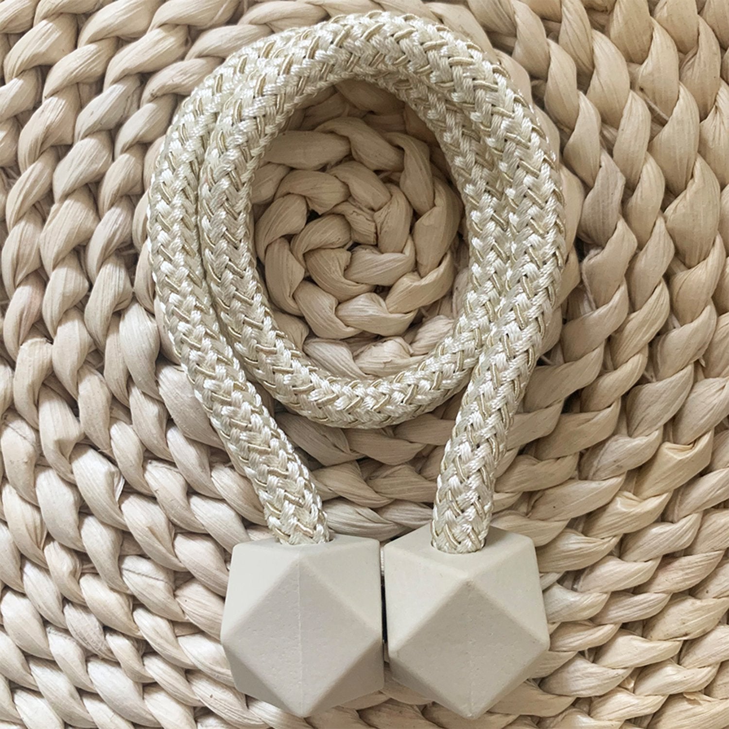 Magnetic curtain tiebacks with clips, 2-piece set for elegant window styling. Magnetic curtain tiebacks with clips, 2-piece set for elegant window styling.